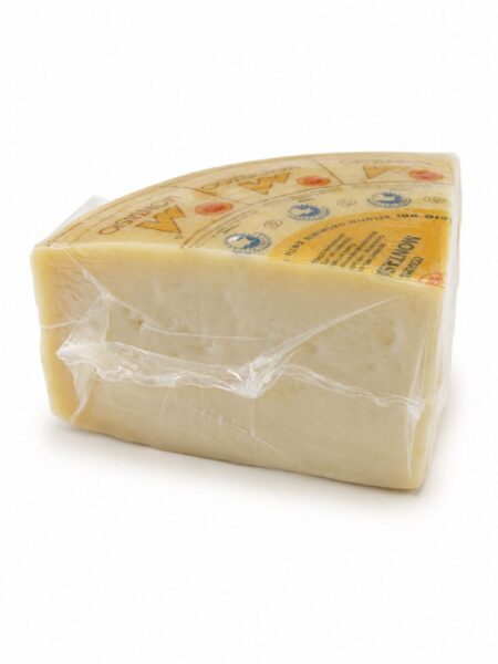 Montasio DOP 1/16 S.V. – polotvrdý zrejúci syr z kravského mlieka – Panozzo cca 1,5kg